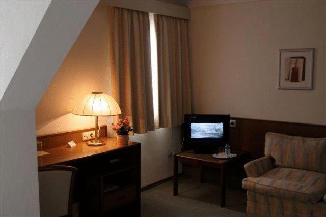 Rheinhotel Luxhof Hockenheim Exterior photo